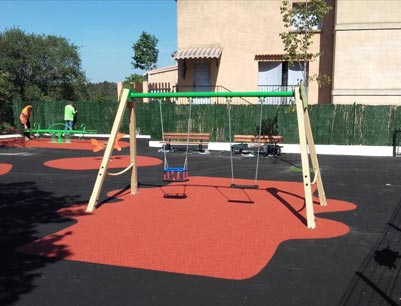 Balançoire et jeux pour enfants